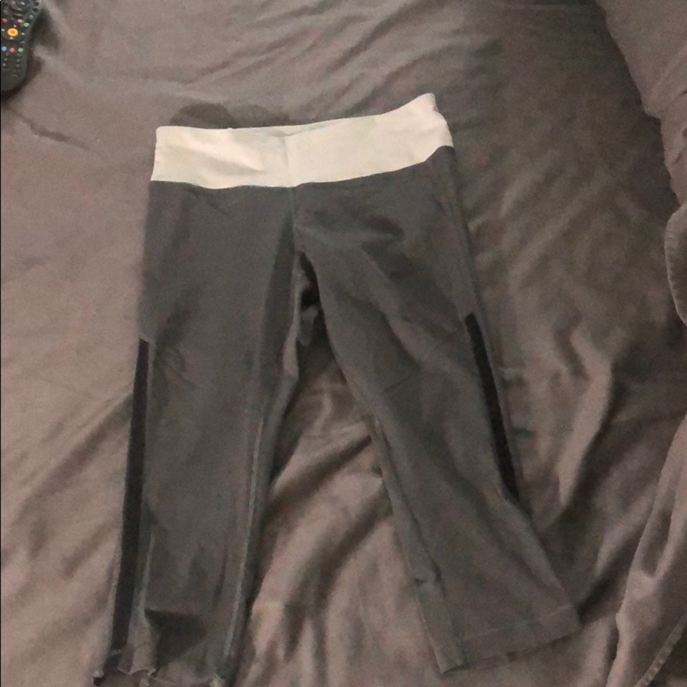 Lululemon capris size 4